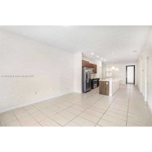 Building Photo - 7865 NW 104th Ave