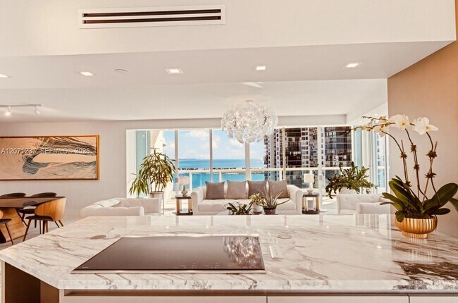 Building Photo - 2127 Brickell Ave