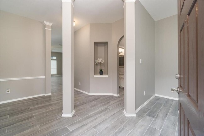 Building Photo - 3622 Englewood Dr