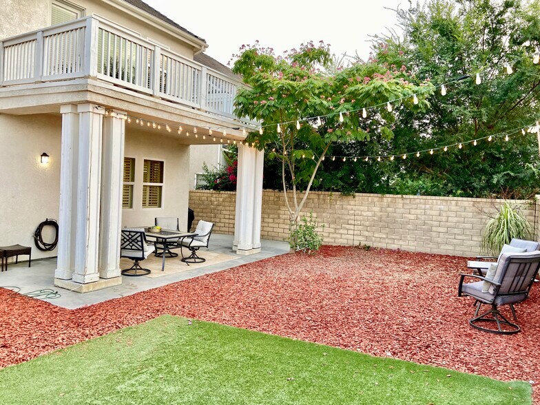 Building Photo - 27321 English Ivy Ln