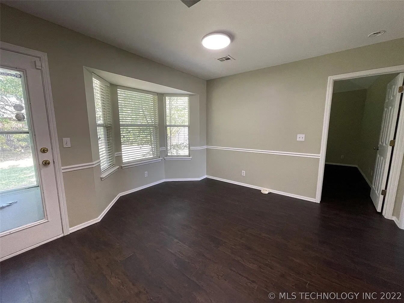 Building Photo - 200 E Laredo Pl