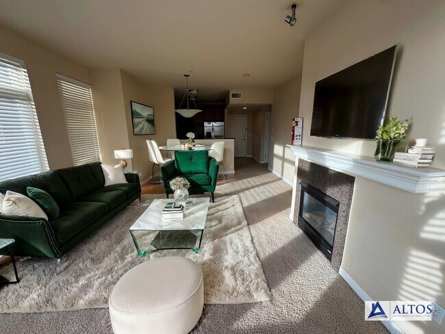Building Photo - 2 bed/2 bath 4th Floor Unit in Cherry Creek! Covered Parking & Laundry Included!