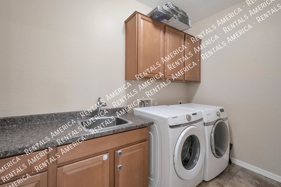 Building Photo - 267 E Kaibab Dr