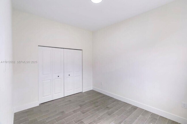 Building Photo - 710 Peacock Ave