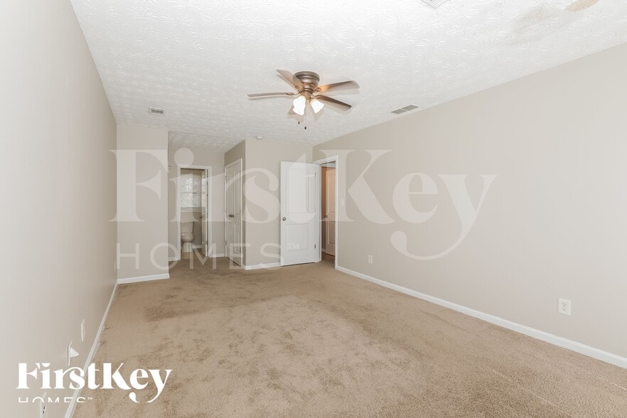 Building Photo - 3843 Holland Dr