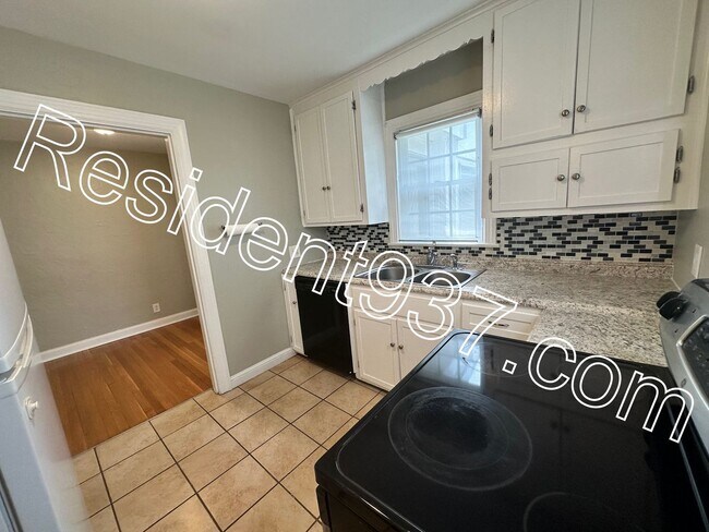 Building Photo - 3 Bed 1 Bath Home