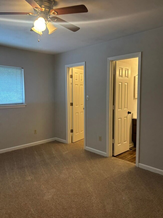 Building Photo - 2901 Richview Park Cir S