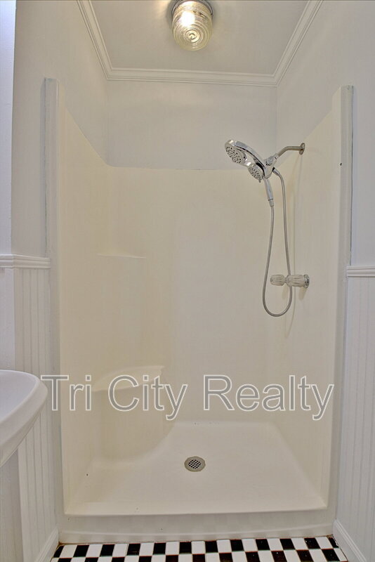 Building Photo - 115 Church Aly