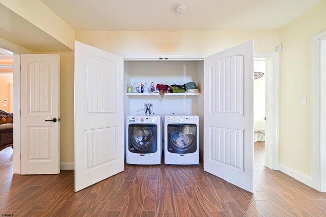 Building Photo - 400 17th St S