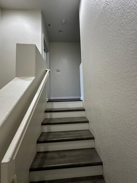 Building Photo - 758 City Walk Pl