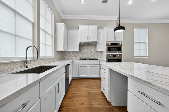 Building Photo - 815 Bringhurst St