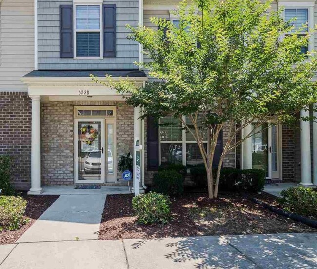 Building Photo - Spacious 2-Story Townhome in Perry Creek Area