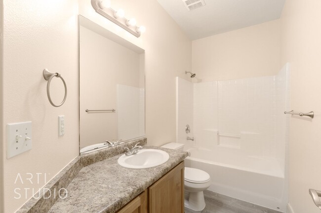 Building Photo - Newly Remodeled 3 Bedroom, 2 Bathroom Upst...