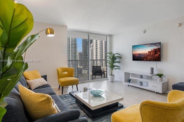 Building Photo - 1200 Brickell Bay Dr