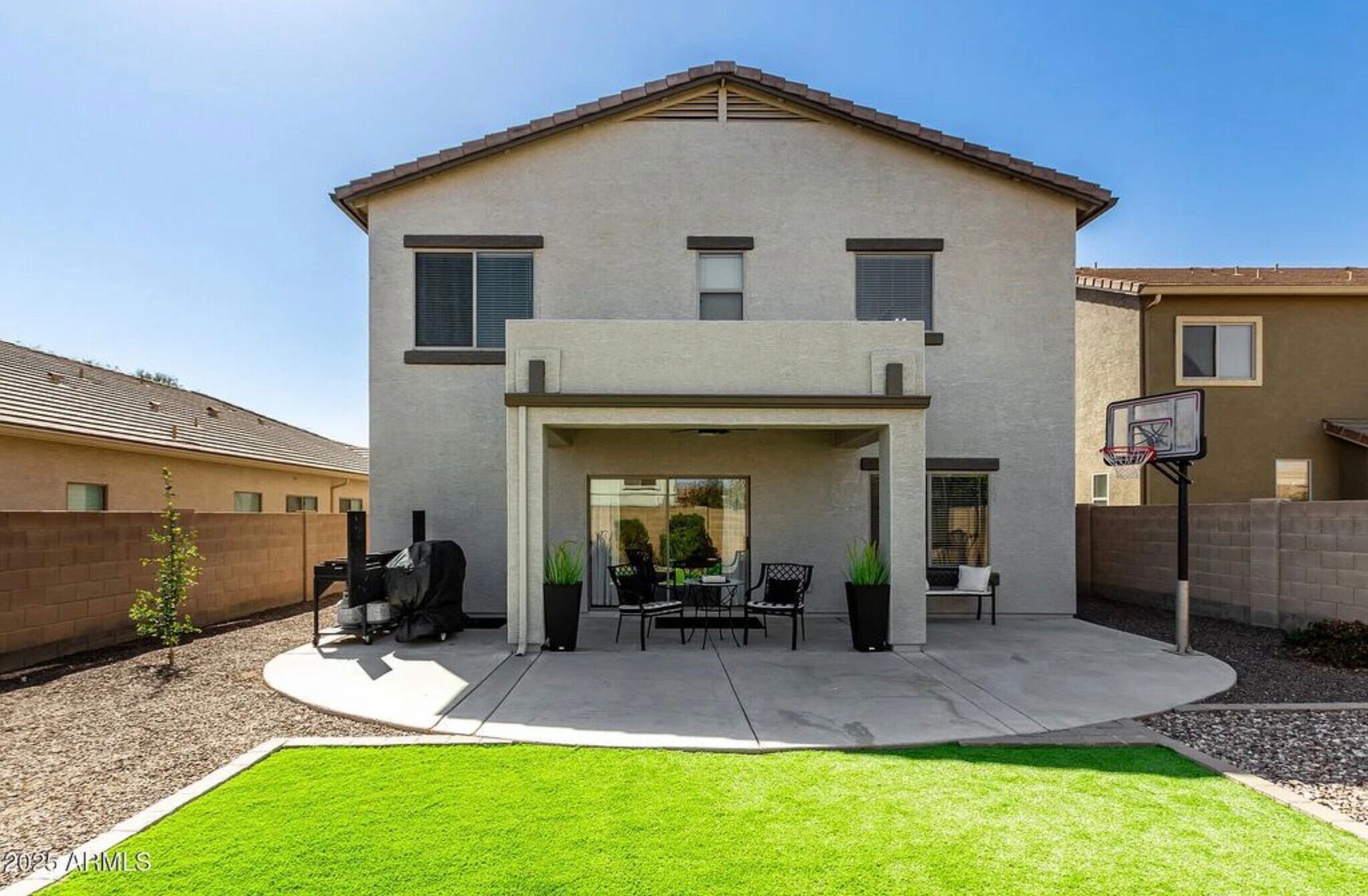 Building Photo - 706 W Green Tree Dr
