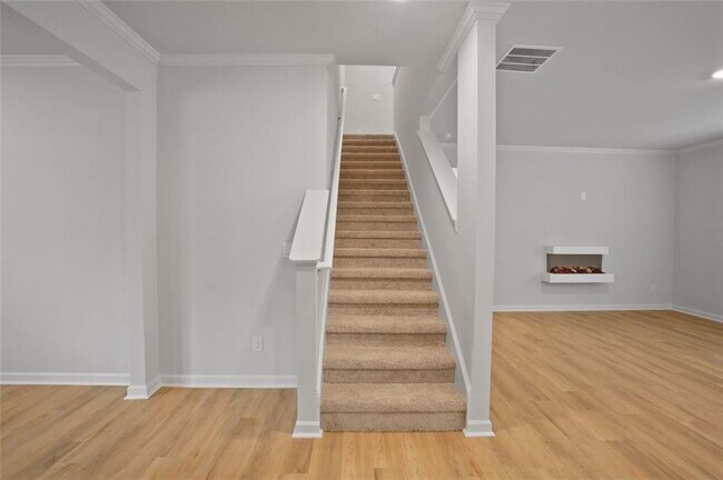 Building Photo - 136 Hampton Ter