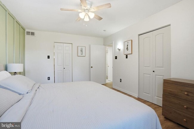 Building Photo - 3750 Clarendon Ave