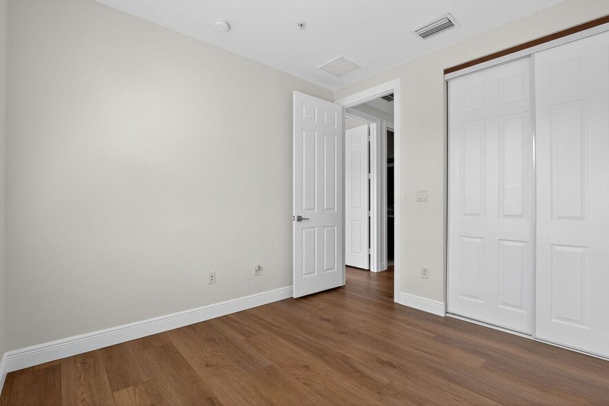 Building Photo - 645 Amador Ln