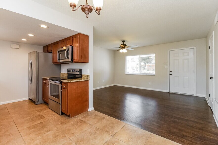 Building Photo - 2843 Kinnon Dr