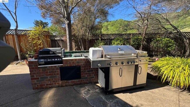 Building Photo - 118 Deer Meadow Terrace