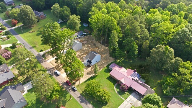 Building Photo - 120 Maplewood Ave