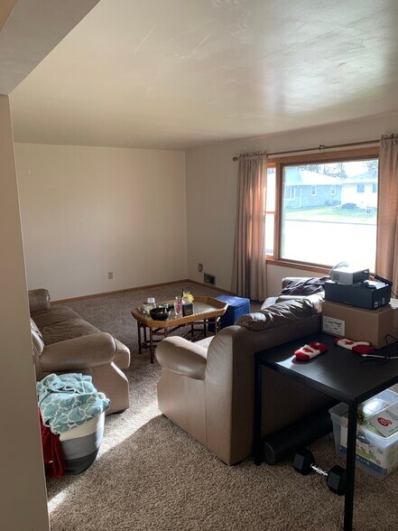 Building Photo - 108 Meadow Ln