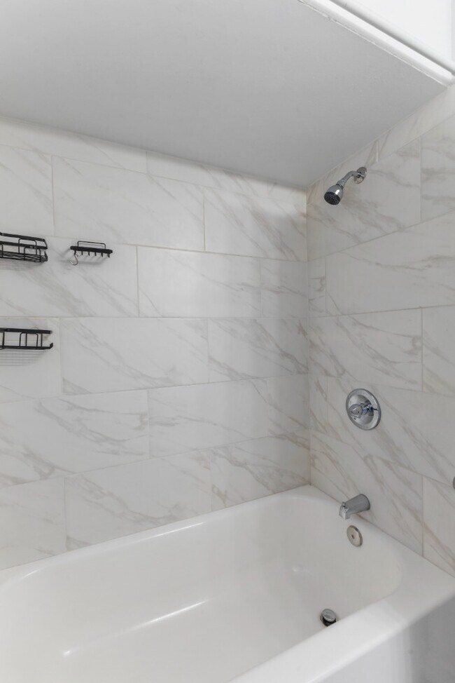 Building Photo - Modern 2-Bed Apartment in Heart of Tacoma