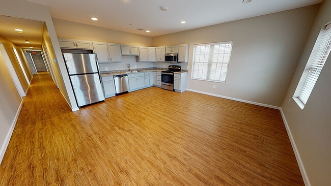 Building Photo - Student Living - Semester & Individual Leases