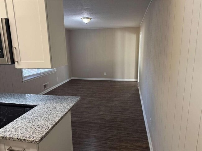 Building Photo - 437 Lockridge Ln