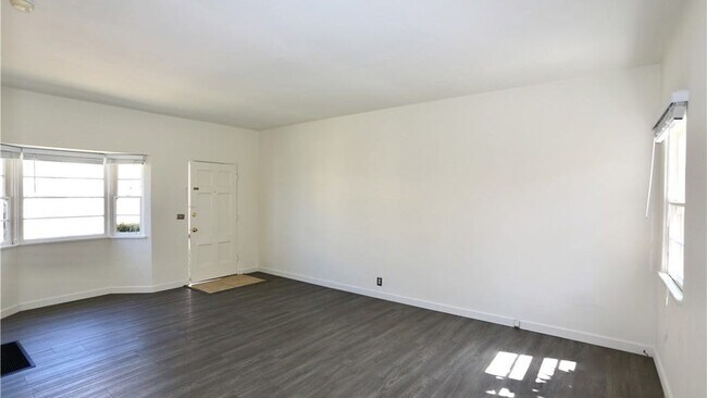 Building Photo - 364 Cliff Dr