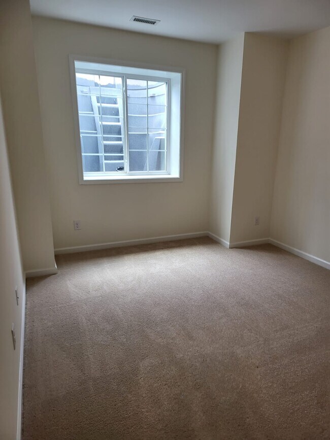 Building Photo - 436 Church St