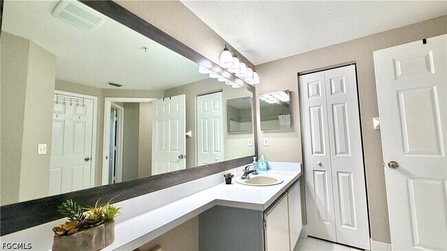 Building Photo - 6481 Aragon Way