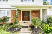 Building Photo - SPACIOUS COLONIAL IN POTOMAC