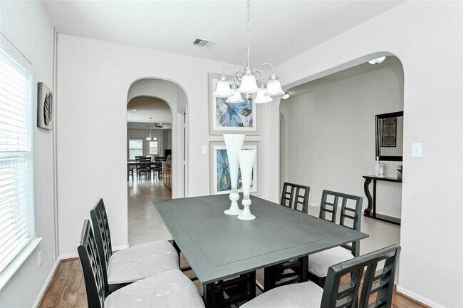 Building Photo - 510 Stream Mill Ln