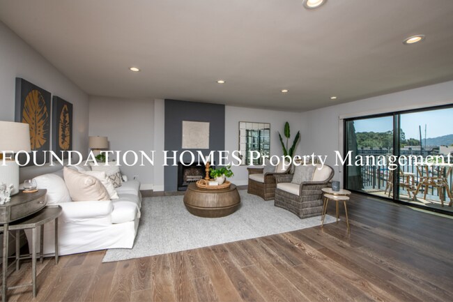 Building Photo - 6 Greenwood Cove Dr