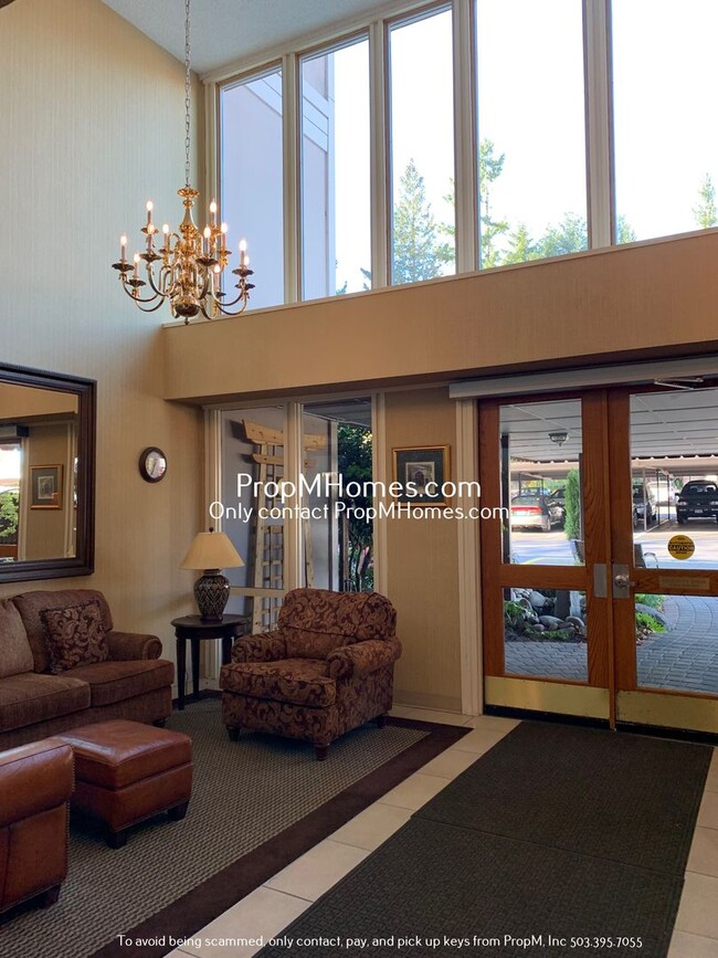 Building Photo - Stunning Views of Mt. Hood & Free W/S/G!! ...