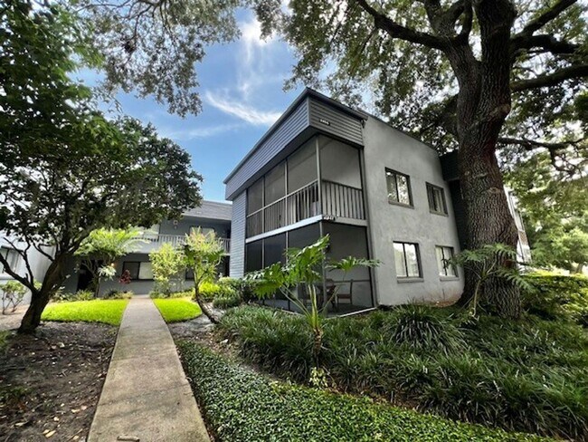 Building Photo - MOVE IN NOW!! 2ND FLOOR CORNER 2x2 UNIT WITH SCREENED IN PORCH!