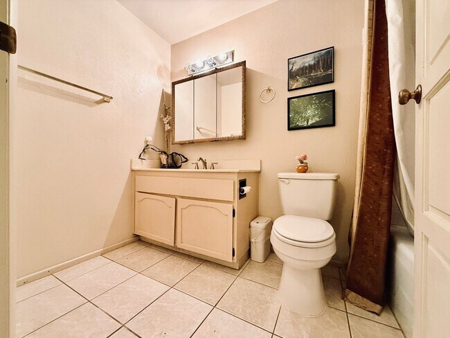 Building Photo - Available August 1st! Beautiful fully furnished single-story home located in the prestigious Span...