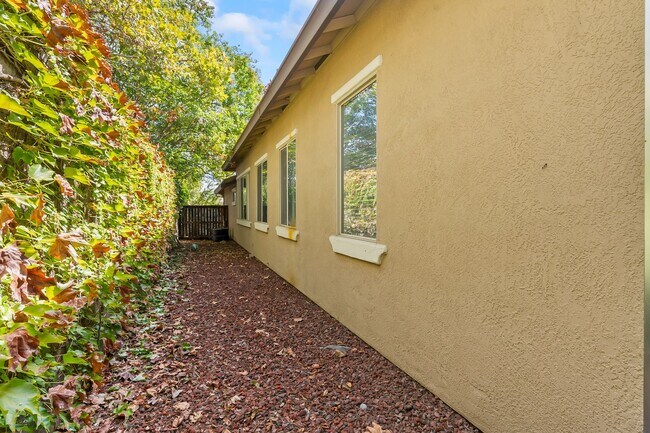 Building Photo - 10000 Shana Way