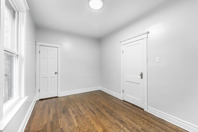 Building Photo - 3000 S Homan Ave