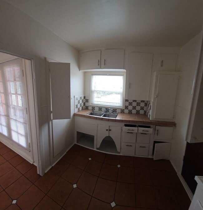 Building Photo - Vintage Spanish Style2 Bedroom in Golden Hill
