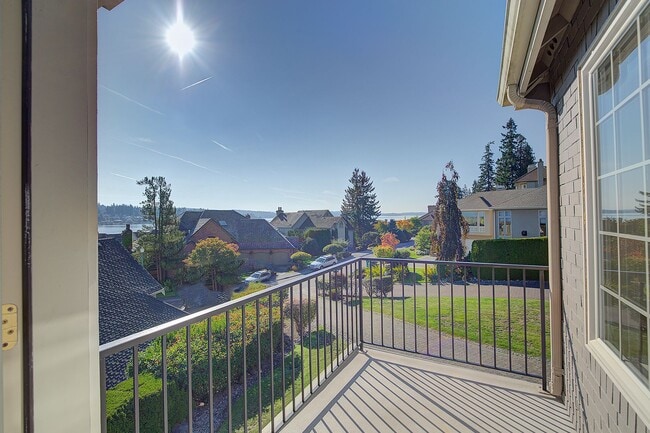 Building Photo - 4bd/4ba Kirkland House