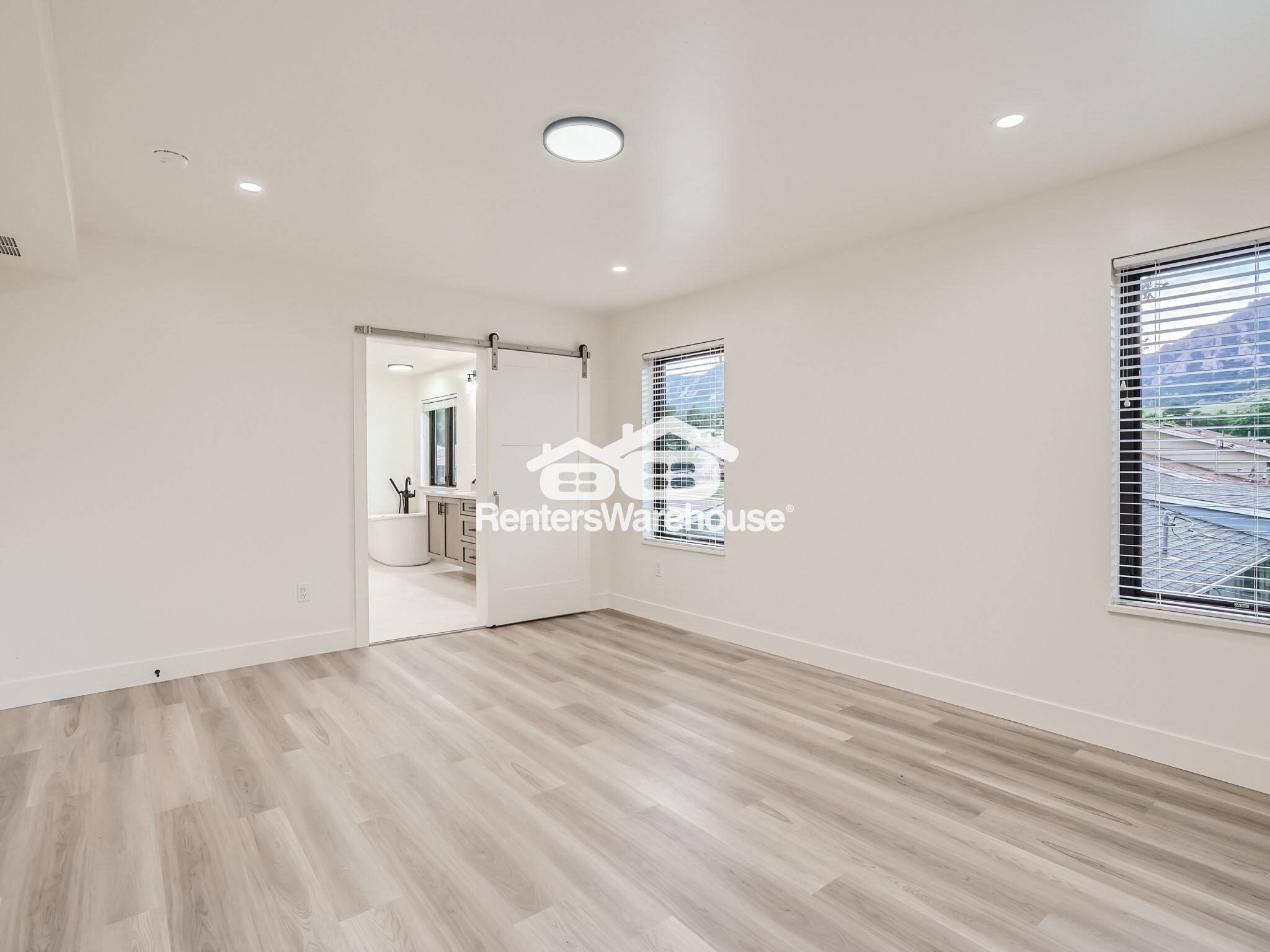 Building Photo - 3595 Darley Ave