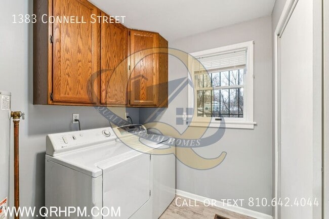 Building Photo - 1383 Connell St