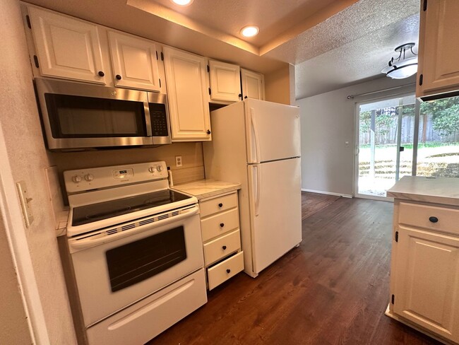 Building Photo - Charming Bellevue Rental – Available May 1st!