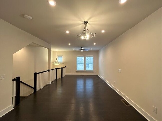 Building Photo - Beautiful condo in Midtown area!