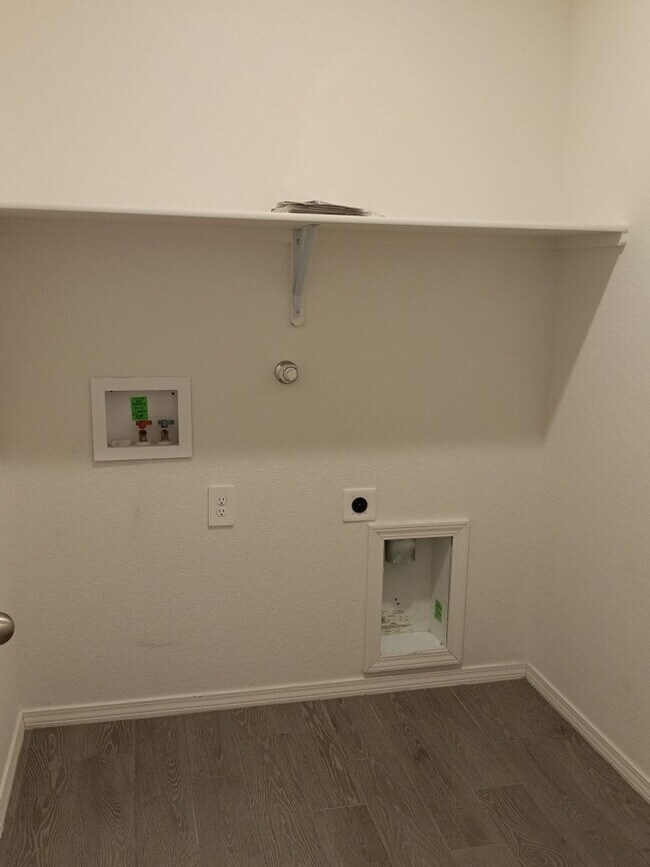 Building Photo - Beautiful 3 bedroom, 2 bathroom in Rio Rancho! Showings available NOW!