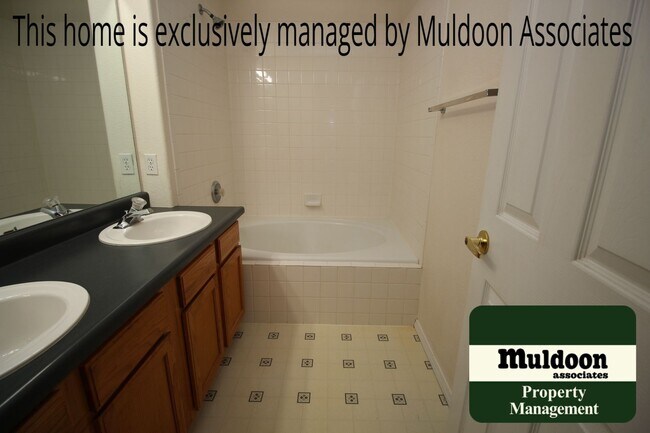 Building Photo - Strawberry Field gated community condo