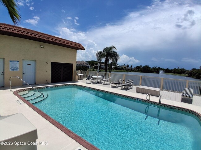 Building Photo - 613 Manatee Dr