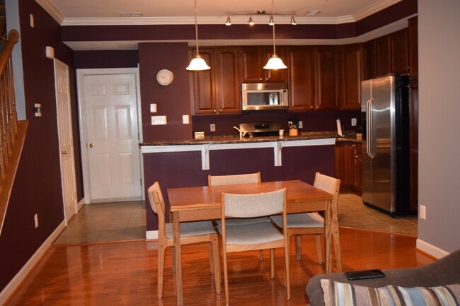 Building Photo - 2500 Eastbourne Dr